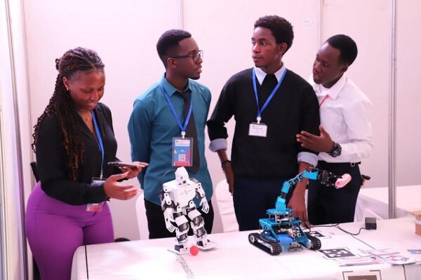 Huawei holds job fair for ICT graduates in Uganda